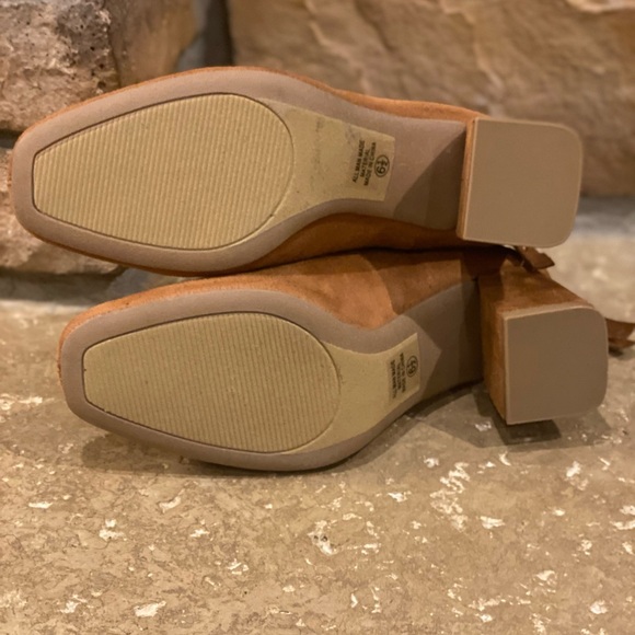 Great Tan Suede Ankle Boots Size 6.5 like new small block heel - Picture 4 of 7